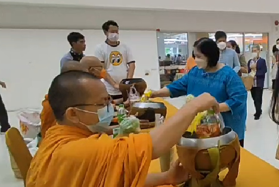 ร่วมทำบุญตักบาตรเนื่องในโอกาสฉลองพระชนมายุครบ 8 รอบ สมเด็จพระอริยวงศาคตญาณ สมเด็จพระสังฆราช สกลมหาสังฆปริณายก (26 มิถุนายน 2566)
