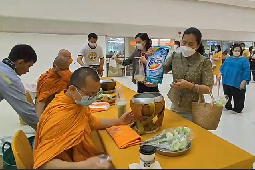 ร่วมทำบุญตักบาตรเนื่องในโอกาสฉลองพระชนมายุครบ 8 รอบ สมเด็จพระอริยวงศาคตญาณ สมเด็จพระสังฆราช สกลมหาสังฆปริณายก (26 มิถุนายน 2566)