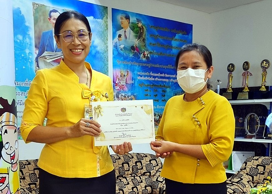 มอบใบประกาศบุคลากรตัวอย่างในการส่งเสริมองค์กรคุณธรรม ของสำนักเสริมสร้างความเข้มแข็งชุมชน