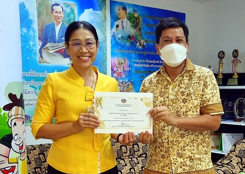 มอบใบประกาศบุคลากรตัวอย่างในการส่งเสริมองค์กรคุณธรรม ของสำนักเสริมสร้างความเข้มแข็งชุมชน