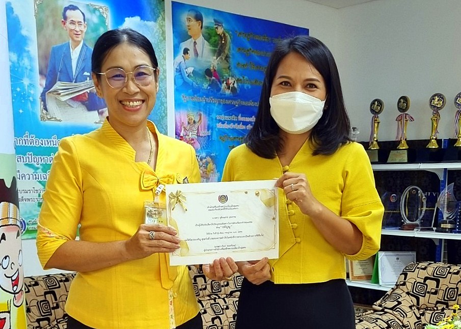 มอบใบประกาศบุคลากรตัวอย่างในการส่งเสริมองค์กรคุณธรรม ของสำนักเสริมสร้างความเข้มแข็งชุมชน