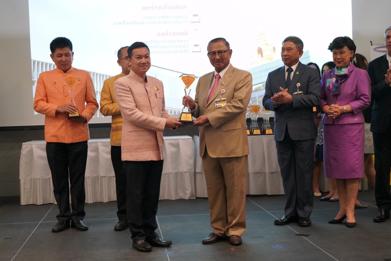 รับรางวัลประเภทองค์กรเกียรติยศ เพื่อยกย่องเชิดชูเกียรติองค์กรภาครัฐ ภาคเอกชน และภาคสังคม ที่บริหารงานโดยยึดหลักคุณธรรมจริยธรรม เป็นองค์กรที่เสริมสร้าง คนดี คนเก่ง คนกล้า และโอกาสสู่สังคมเพื่อพัฒนาชาติไทยอย่างยั่งยืน