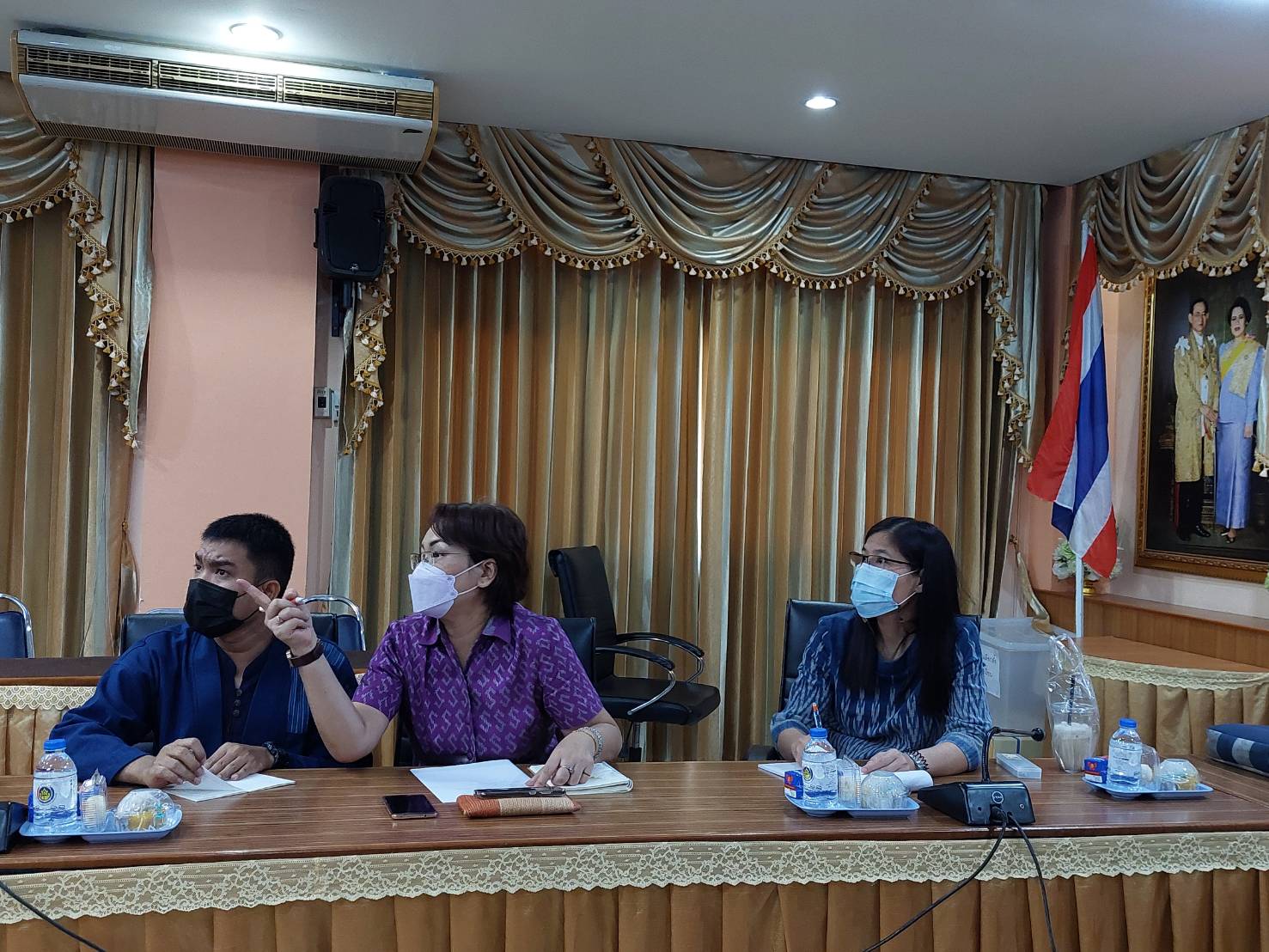 ลงพื้นที่สำนักงานพัฒนาอำเภอหนองเสือ จังหวัดปทุมธานี ติดตาม และสนับสนุนการดำเนินโครงพื้นที่ต้นแบบการพัฒนาคุณภาพชีวิตตามหลักทฤษฎ๊ใหม่ประยุกต์สู่ โคก หนอง นา โมเดล แปลง CLM