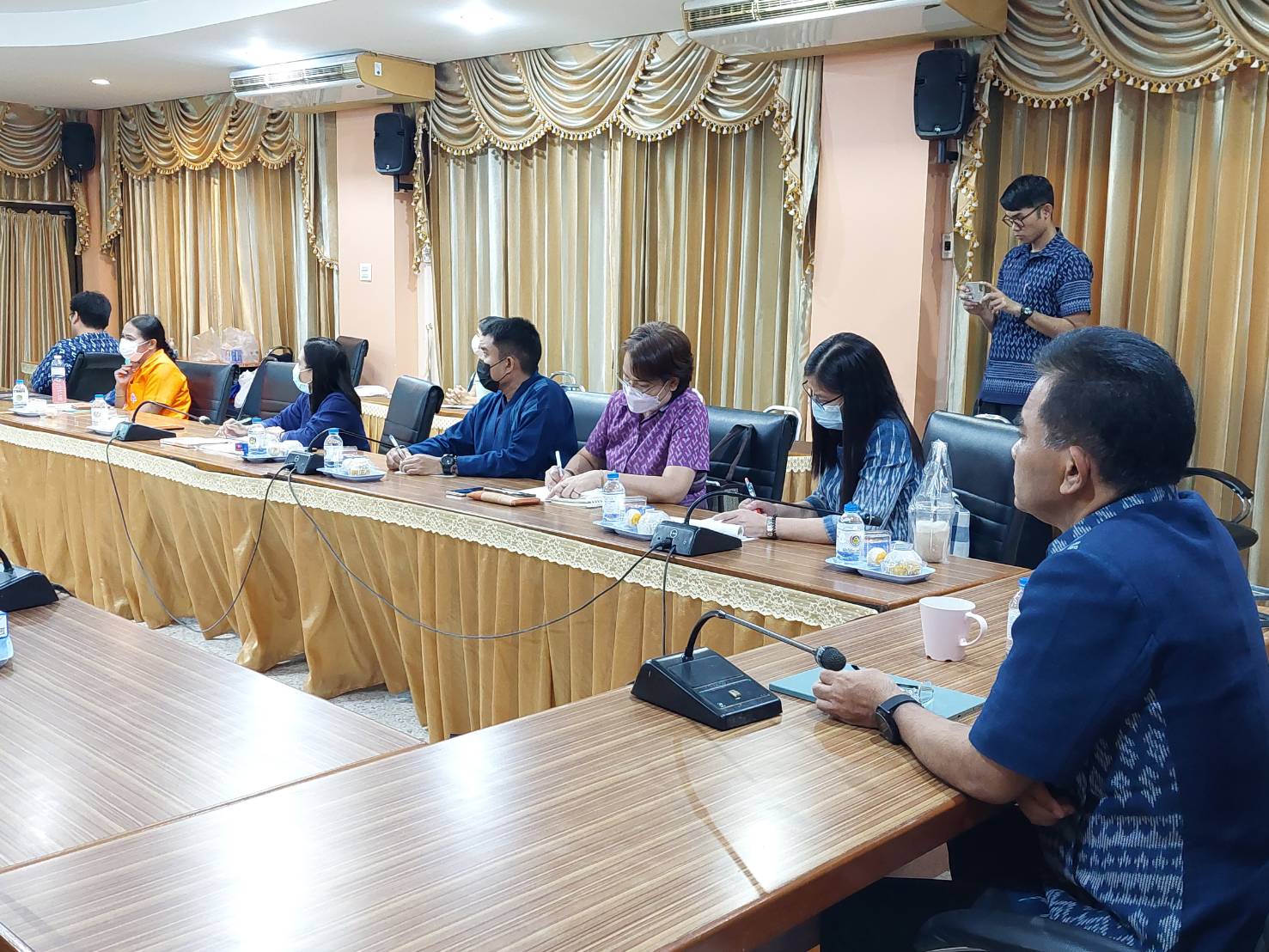 ลงพื้นที่สำนักงานพัฒนาอำเภอหนองเสือ จังหวัดปทุมธานี ติดตาม และสนับสนุนการดำเนินโครงพื้นที่ต้นแบบการพัฒนาคุณภาพชีวิตตามหลักทฤษฎ๊ใหม่ประยุกต์สู่ โคก หนอง นา โมเดล แปลง CLM