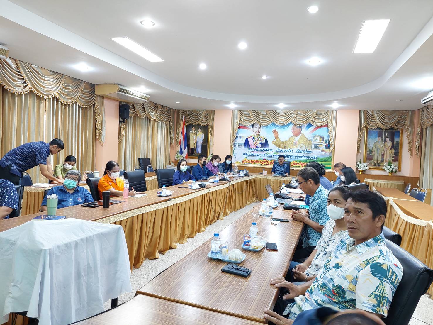 ลงพื้นที่สำนักงานพัฒนาอำเภอหนองเสือ จังหวัดปทุมธานี ติดตาม และสนับสนุนการดำเนินโครงพื้นที่ต้นแบบการพัฒนาคุณภาพชีวิตตามหลักทฤษฎ๊ใหม่ประยุกต์สู่ โคก หนอง นา โมเดล แปลง CLM
