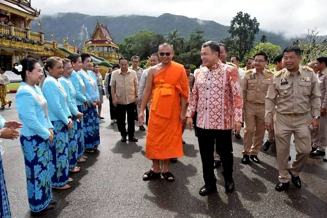 ปลัด มท. ลงพื้นที่ตรวจเยี่ยมโครงการตำบลเข้มแข็งตามหลักปรัชญาของเศรษฐกิจพอเพียง “ตำบลหงาว” จังหวัดระนอง เน้นย้ำ สิ่งสำคัญต้องมีการถ่ายทอดส่งต่อสิ่งที่ดีงามไปสู่รุ่นลูก รุ่นหลาน คนรุ่นต่อไป เพื่อให้ได้รับการสืบสานอย่างยั่งยืน
