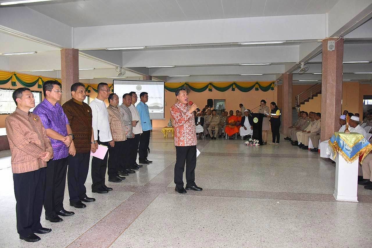 ปลัด มท. ลงพื้นที่ตรวจเยี่ยมโครงการตำบลเข้มแข็งตามหลักปรัชญาของเศรษฐกิจพอเพียง “ตำบลหงาว” จังหวัดระนอง เน้นย้ำ สิ่งสำคัญต้องมีการถ่ายทอดส่งต่อสิ่งที่ดีงามไปสู่รุ่นลูก รุ่นหลาน คนรุ่นต่อไป เพื่อให้ได้รับการสืบสานอย่างยั่งยืน