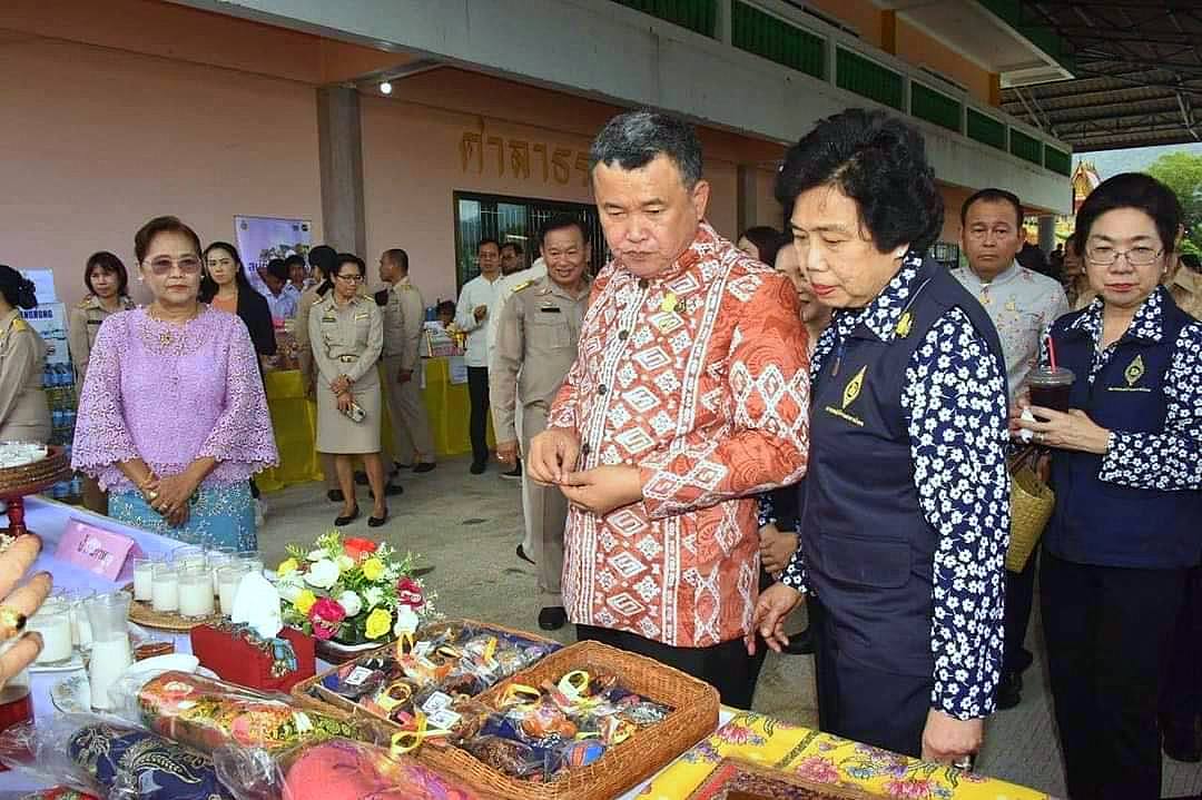 ปลัด มท. ลงพื้นที่ตรวจเยี่ยมโครงการตำบลเข้มแข็งตามหลักปรัชญาของเศรษฐกิจพอเพียง “ตำบลหงาว” จังหวัดระนอง เน้นย้ำ สิ่งสำคัญต้องมีการถ่ายทอดส่งต่อสิ่งที่ดีงามไปสู่รุ่นลูก รุ่นหลาน คนรุ่นต่อไป เพื่อให้ได้รับการสืบสานอย่างยั่งยืน