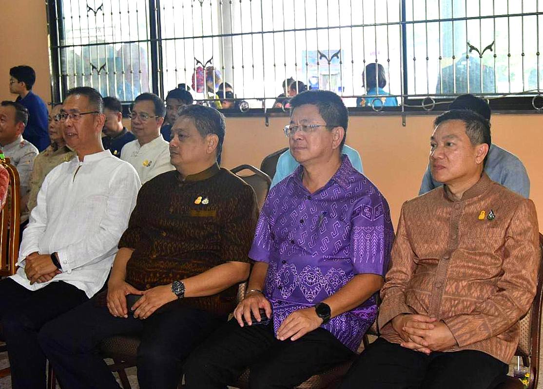 ปลัด มท. ลงพื้นที่ตรวจเยี่ยมโครงการตำบลเข้มแข็งตามหลักปรัชญาของเศรษฐกิจพอเพียง “ตำบลหงาว” จังหวัดระนอง เน้นย้ำ สิ่งสำคัญต้องมีการถ่ายทอดส่งต่อสิ่งที่ดีงามไปสู่รุ่นลูก รุ่นหลาน คนรุ่นต่อไป เพื่อให้ได้รับการสืบสานอย่างยั่งยืน