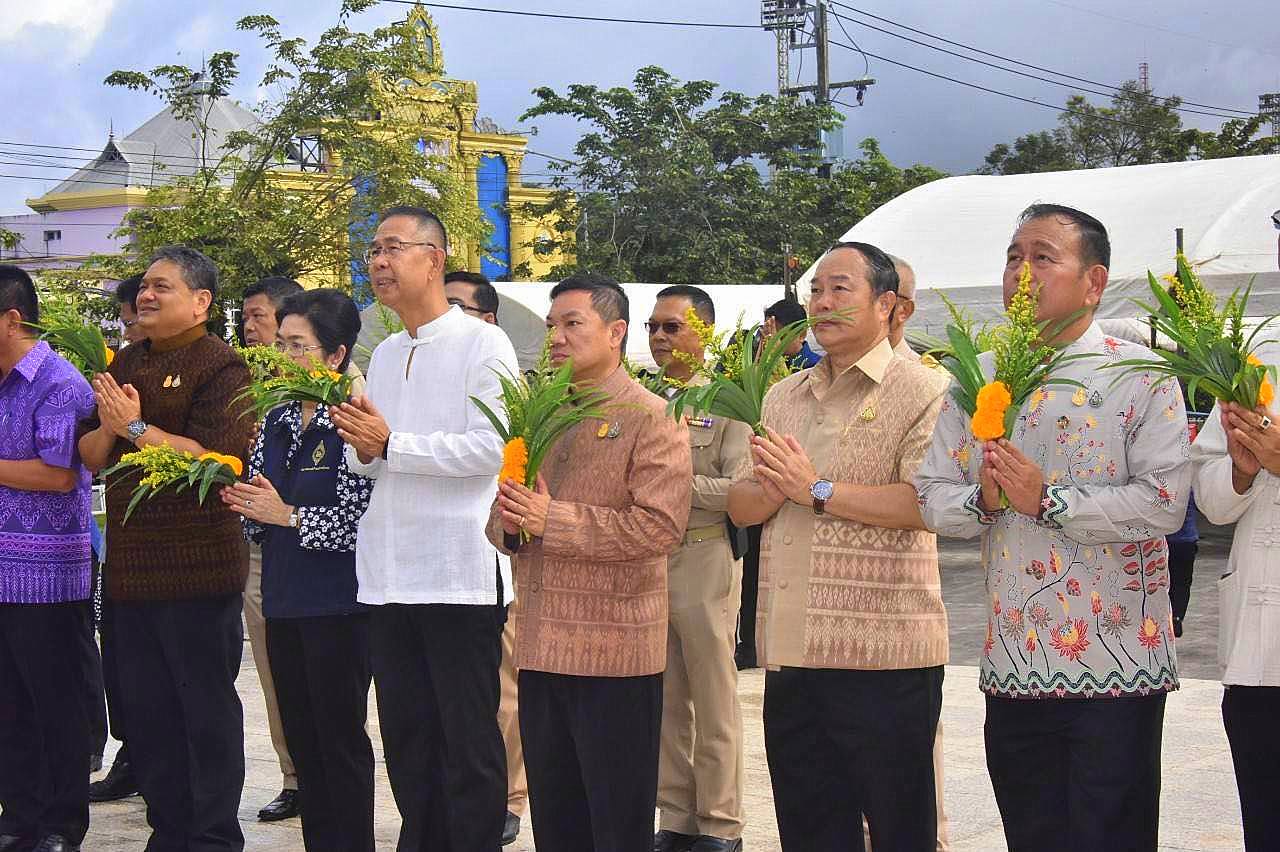 ปลัด มท. ลงพื้นที่ตรวจเยี่ยมโครงการตำบลเข้มแข็งตามหลักปรัชญาของเศรษฐกิจพอเพียง “ตำบลหงาว” จังหวัดระนอง เน้นย้ำ สิ่งสำคัญต้องมีการถ่ายทอดส่งต่อสิ่งที่ดีงามไปสู่รุ่นลูก รุ่นหลาน คนรุ่นต่อไป เพื่อให้ได้รับการสืบสานอย่างยั่งยืน