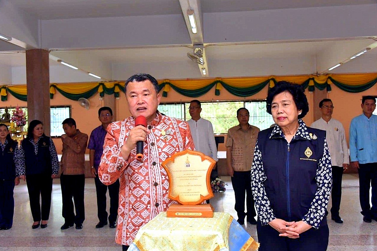 ปลัด มท. ลงพื้นที่ตรวจเยี่ยมโครงการตำบลเข้มแข็งตามหลักปรัชญาของเศรษฐกิจพอเพียง “ตำบลหงาว” จังหวัดระนอง เน้นย้ำ สิ่งสำคัญต้องมีการถ่ายทอดส่งต่อสิ่งที่ดีงามไปสู่รุ่นลูก รุ่นหลาน คนรุ่นต่อไป เพื่อให้ได้รับการสืบสานอย่างยั่งยืน