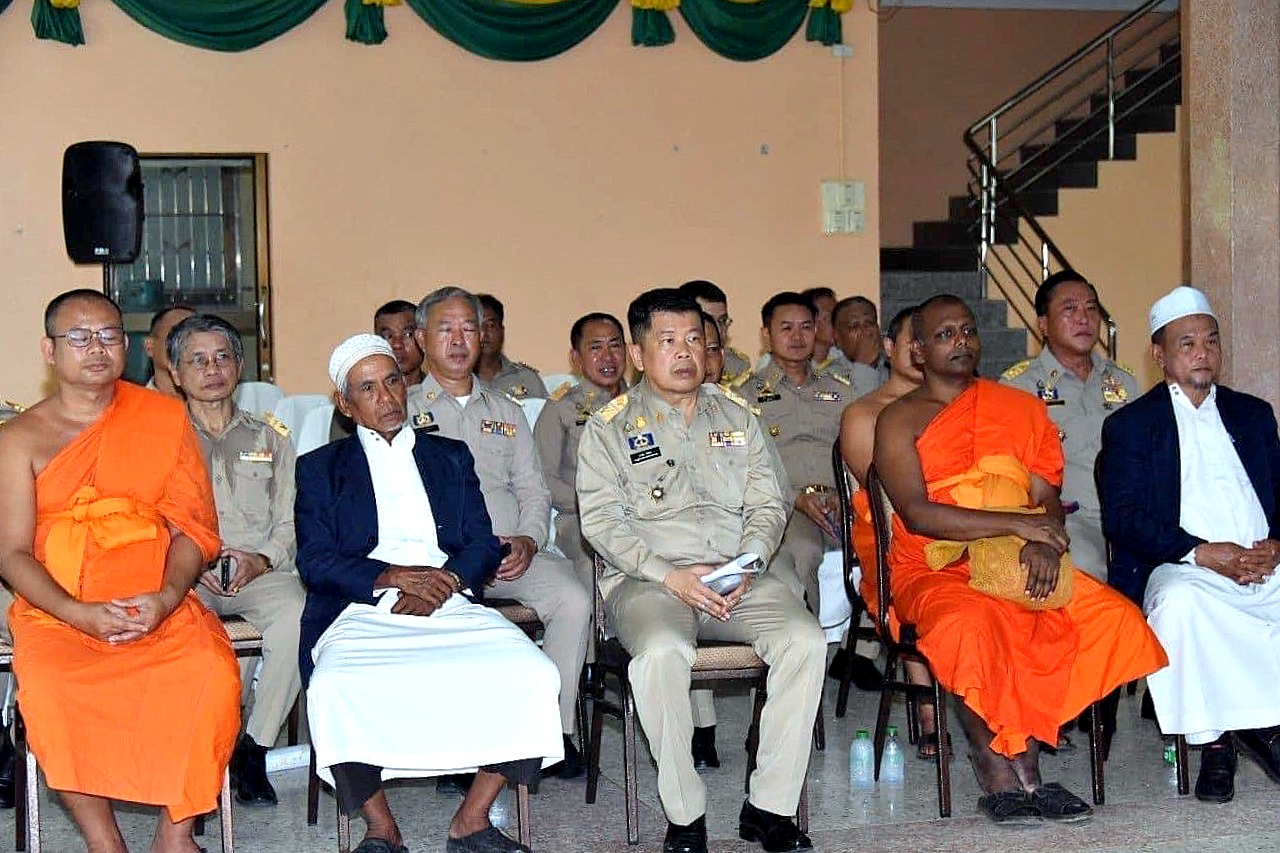 ปลัด มท. ลงพื้นที่ตรวจเยี่ยมโครงการตำบลเข้มแข็งตามหลักปรัชญาของเศรษฐกิจพอเพียง “ตำบลหงาว” จังหวัดระนอง เน้นย้ำ สิ่งสำคัญต้องมีการถ่ายทอดส่งต่อสิ่งที่ดีงามไปสู่รุ่นลูก รุ่นหลาน คนรุ่นต่อไป เพื่อให้ได้รับการสืบสานอย่างยั่งยืน