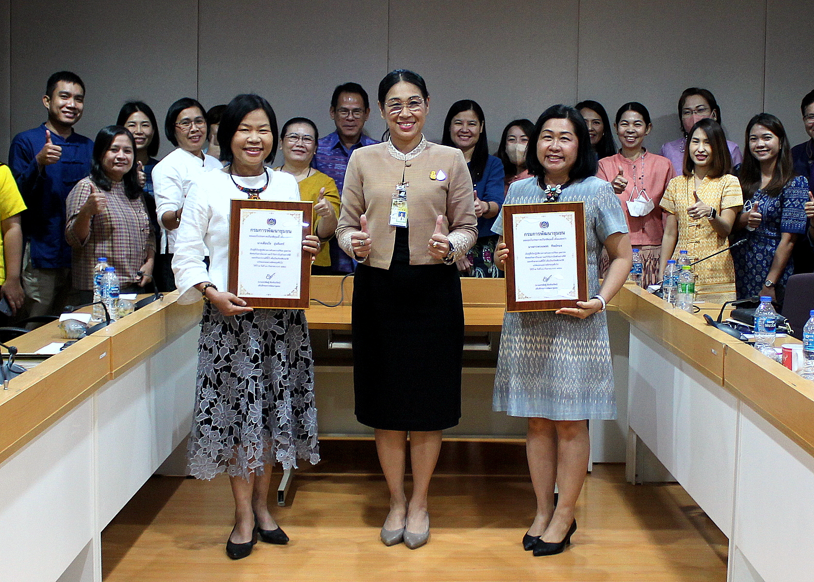ร่วมแสดงความยินดี และมอบใบประกาศเกียรติคุณข้าราชการและลูกจ้างประจำที่ปฏิบัติราชการครบ”25 ปี” ประจำปี 2566