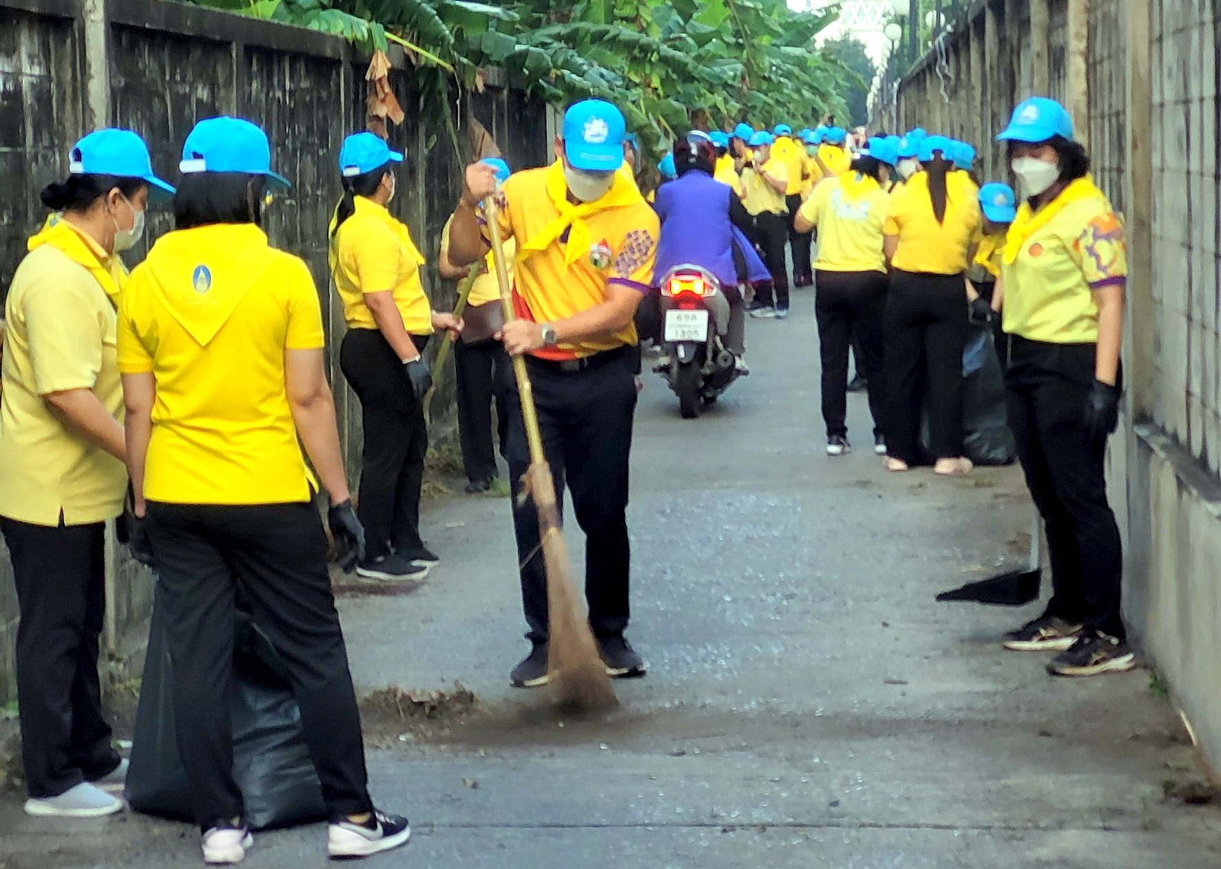 กรมการพัฒนาชุมชน นำจิตอาสาบำเพ็ญสาธารณประโยชน์และบำเพ็ญสาธารณกุศล เนื่องในวันสำคัญของชาติไทย ในห้วงเดือนตุลาคม 2566