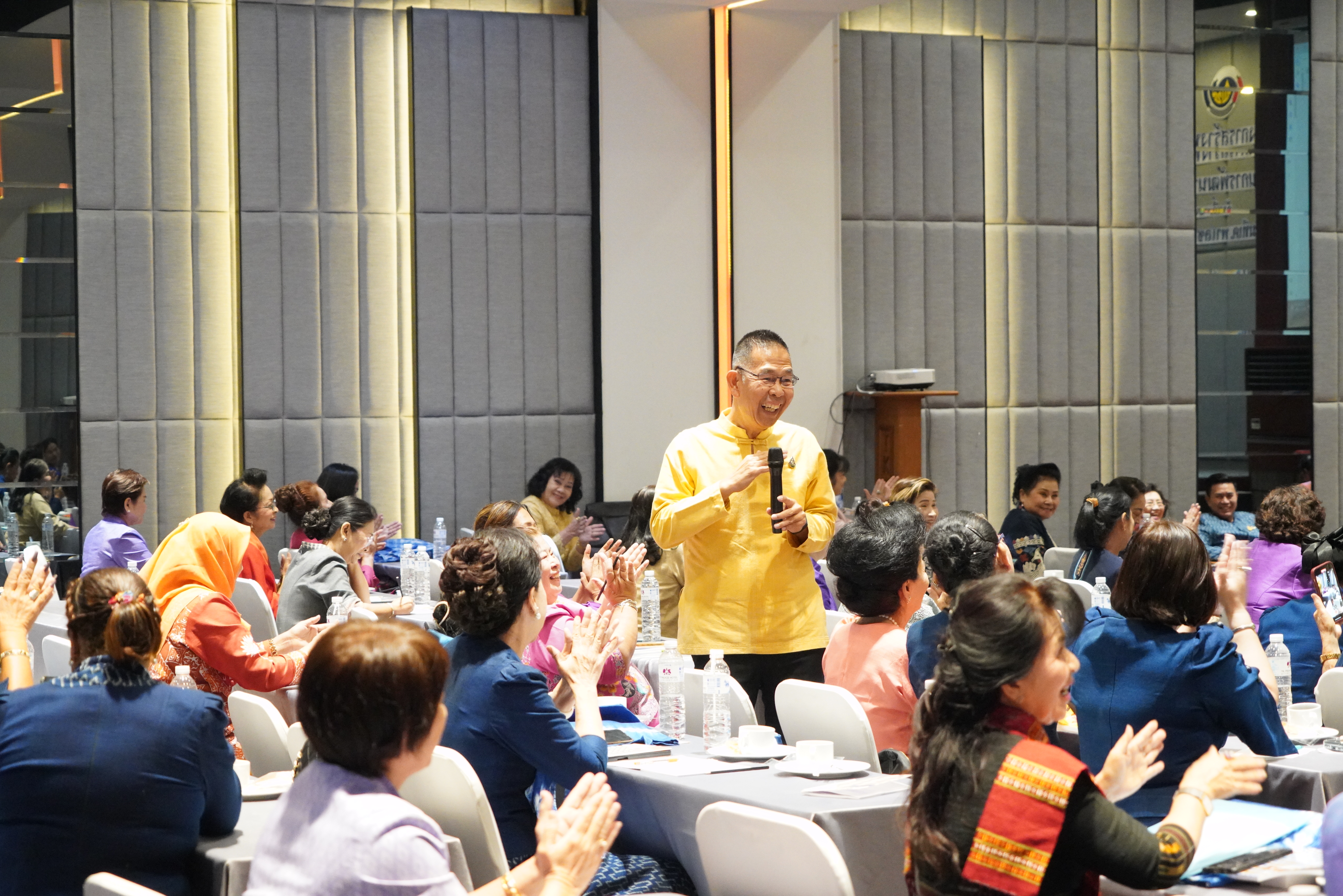 กรมการพัฒนาชุมชนจัดประชุมผู้นำองค์กรสตรีเพื่อเสริมสร้างความเข้มแข็งสตรีทุกมิติ