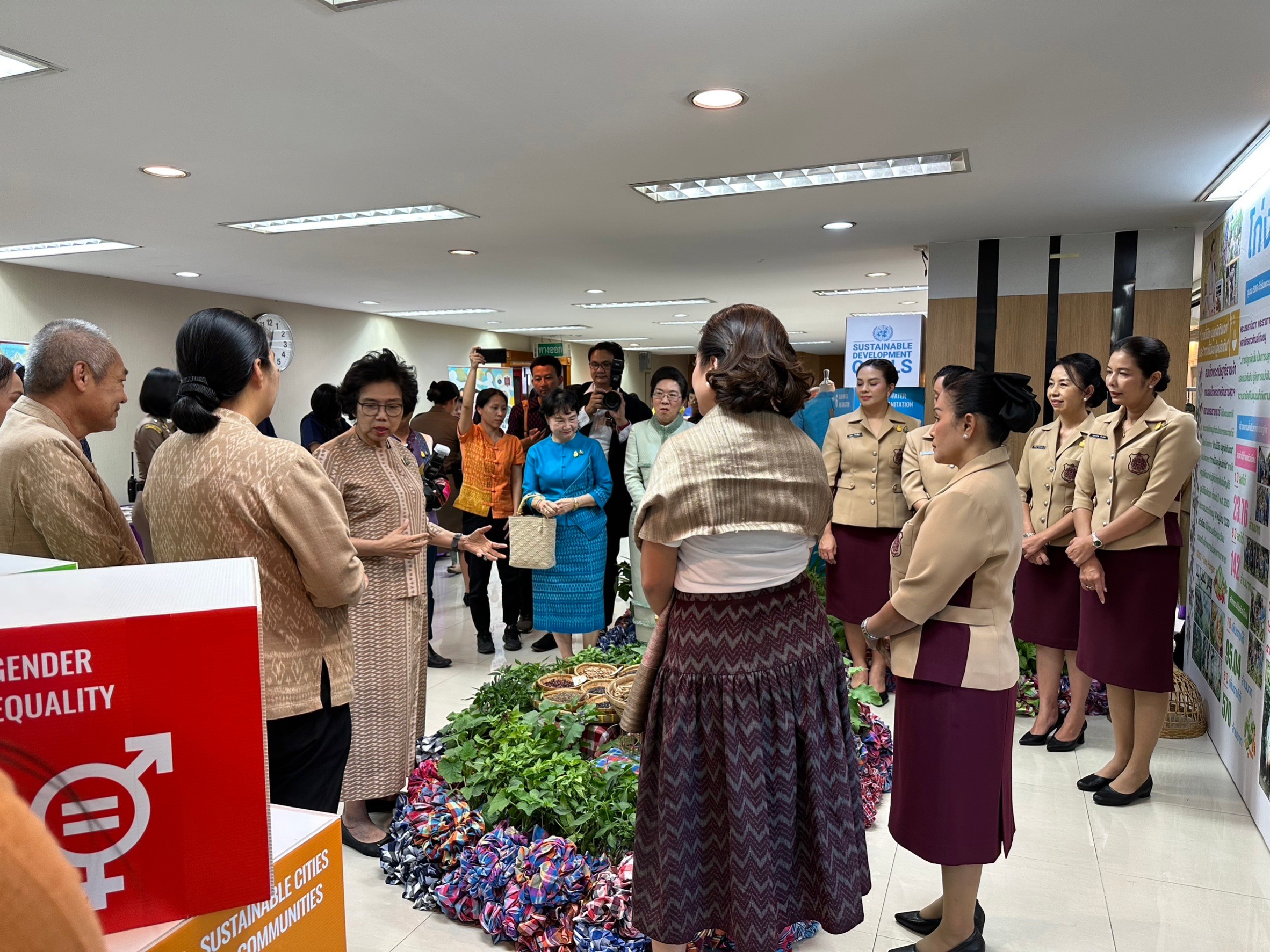 นิทรรศการแสดงผลสำเร็จการน้อมนำแนวพระราชดำริของพระกนิษฐาธิราชเจ้า กรมสมเด็จพระเทพรัตนราชสุดา ฯ สยามบรมราชกุมารี สู่ปฏิบัติการปลูกผักสวนครัว เพื่อสร้างความมั่นคงทางอาหาร