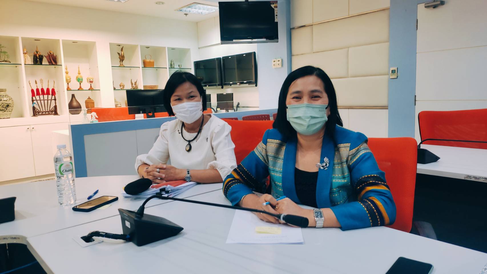 ประชุมหารือการลดหย่อนภาษีรายได้ หัก ณ ที่จ่าย กองทุนพัฒนาเด็กชนบท กับ ผู้แทนกรมสรรพกร