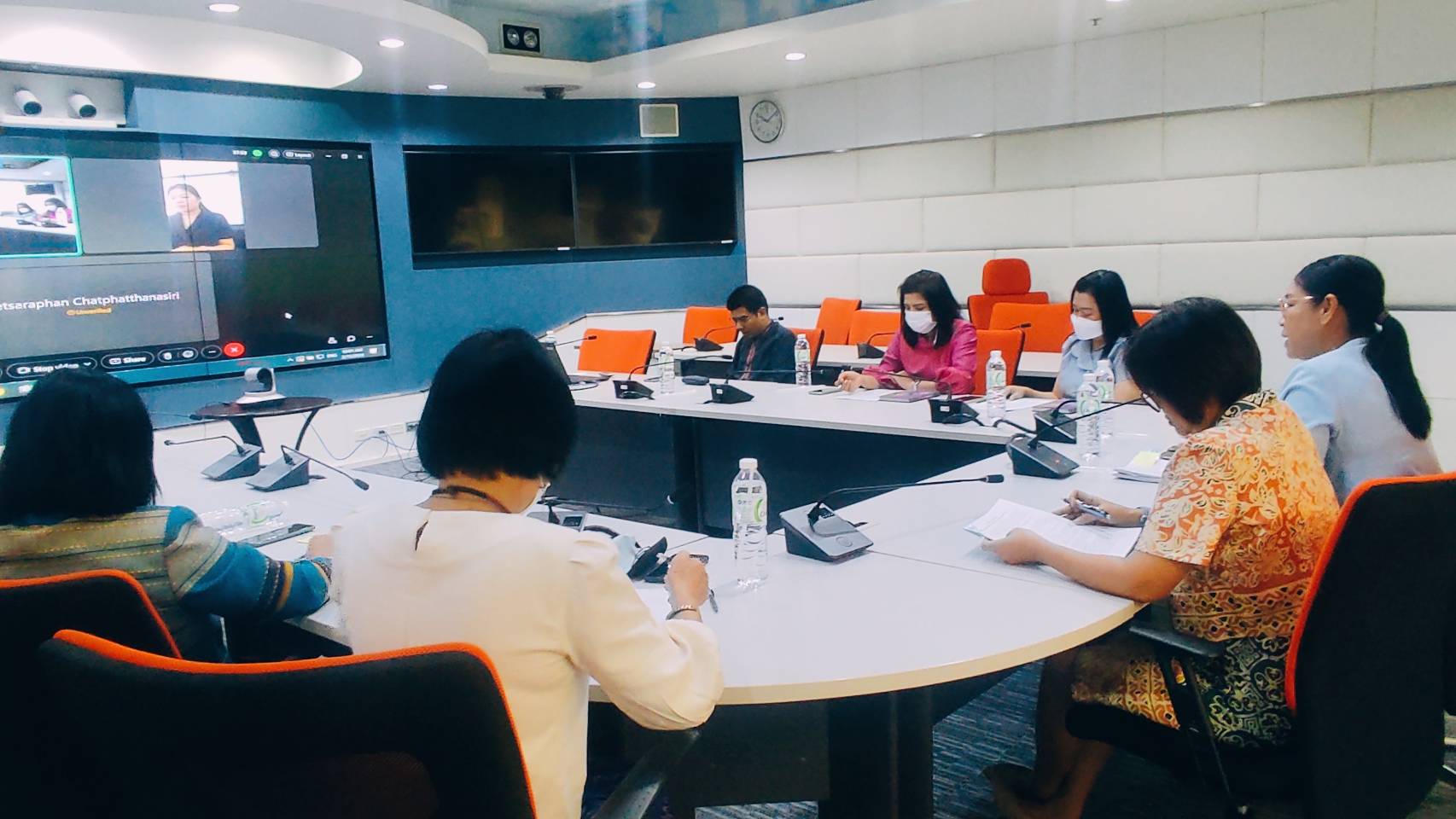 ประชุมหารือการลดหย่อนภาษีรายได้ หัก ณ ที่จ่าย กองทุนพัฒนาเด็กชนบท กับ ผู้แทนกรมสรรพกร