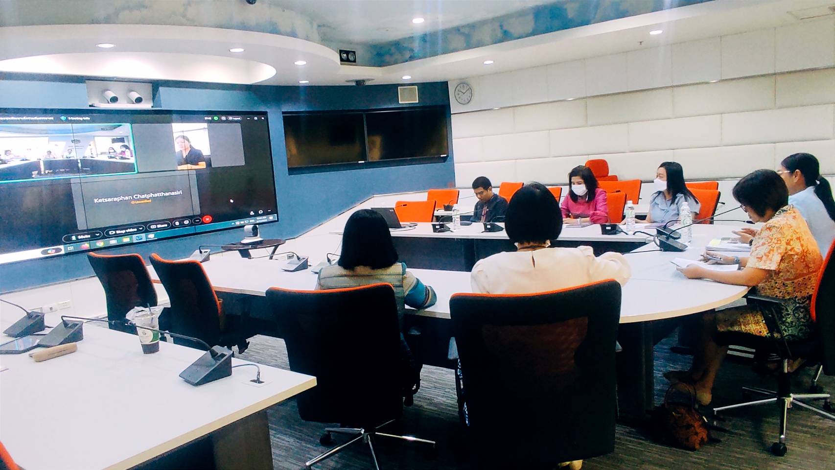ประชุมหารือการลดหย่อนภาษีรายได้ หัก ณ ที่จ่าย กองทุนพัฒนาเด็กชนบท กับ ผู้แทนกรมสรรพกร