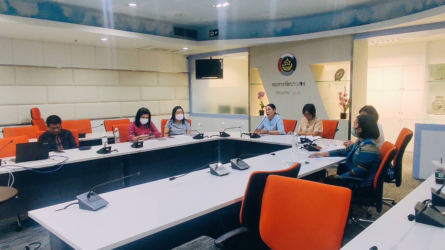 ประชุมหารือการลดหย่อนภาษีรายได้ หัก ณ ที่จ่าย กองทุนพัฒนาเด็กชนบท กับ ผู้แทนกรมสรรพกร
