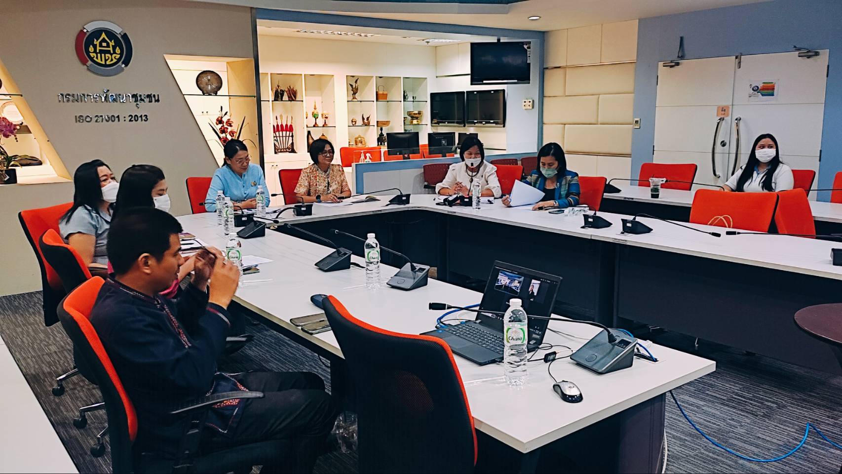 ประชุมหารือการลดหย่อนภาษีรายได้ หัก ณ ที่จ่าย กองทุนพัฒนาเด็กชนบท กับ ผู้แทนกรมสรรพกร