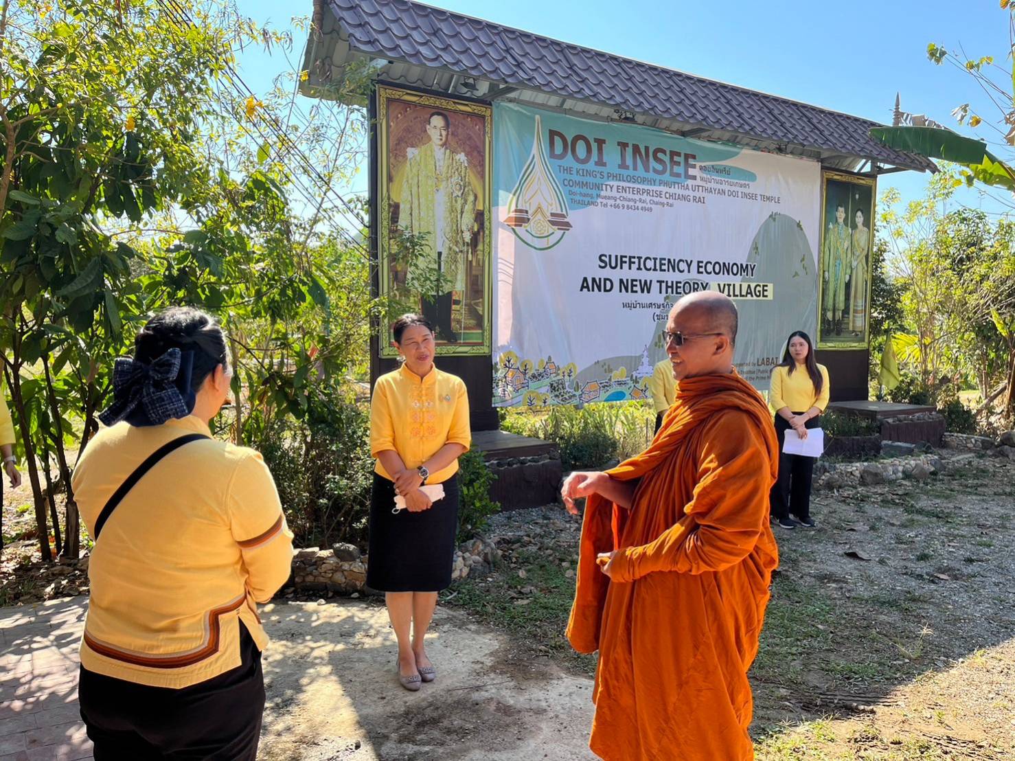 พช.ร่วมต้อนรับและสนับสนุนข้อมูลให้แก่คณะทูต และกงสุลต่างประเทศประจำประเทศไทย ในโอกาสศึกษาดูงาน ศูนย์เรียนรู้การพัฒนาคุณภาพชีวิตตามหลักทฤษฎีใหม่ ประยุกต์สู่   “  โคก หนอง นา  ”  พุทธอุทยานดอยอินทรีย์