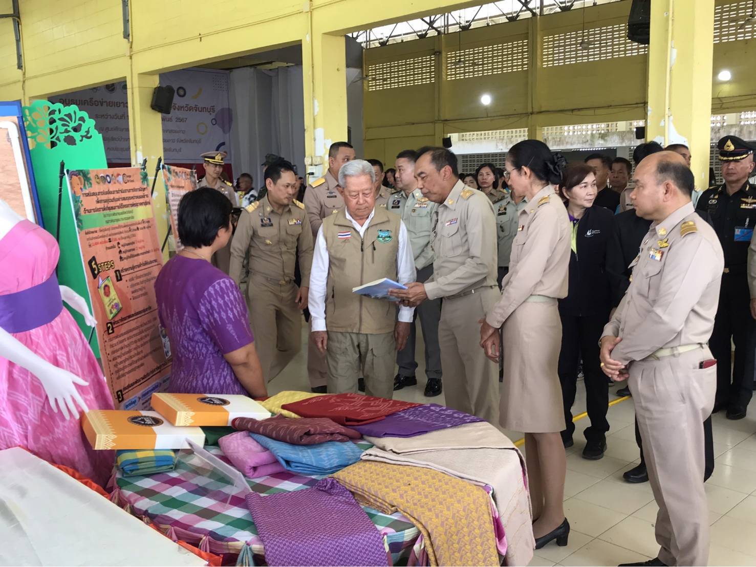 กรมการพัฒนาชุมชน ร่วมให้การต้อนรับประธานองคมนตรี ในการลงพื้นที่ตรวจเยี่ยมการดำเนินงาน โครงการพัชรสุธาคชานุรักษ์ ในพระบรมราชูปถัมภ์ ณ จังหวัดจันทบุรี