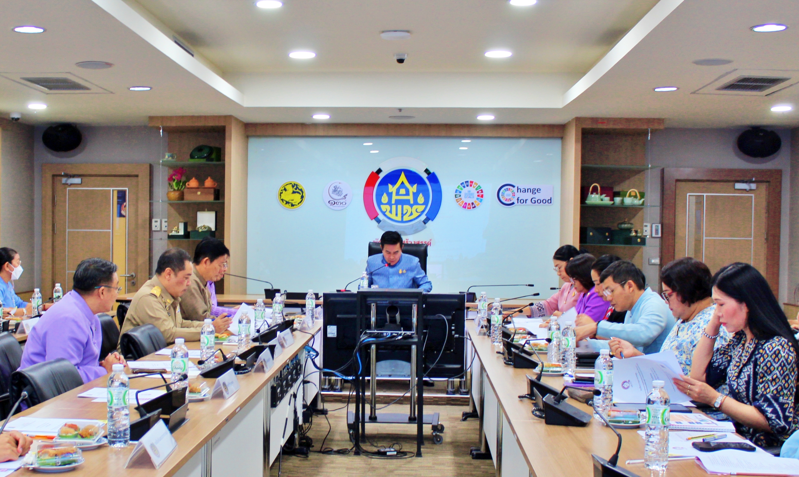 ประชุมคณะกรรมการอำนวยการทอดผ้าป่าสมทบกองทุนพัฒนาเด็กชนบทฯ