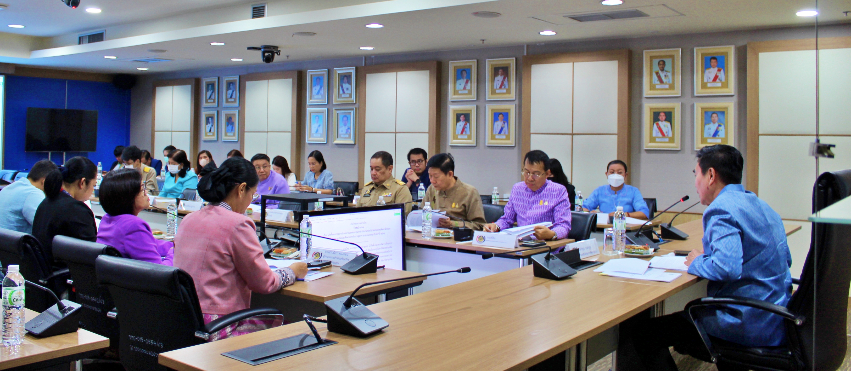 ประชุมคณะกรรมการอำนวยการทอดผ้าป่าสมทบกองทุนพัฒนาเด็กชนบทฯ