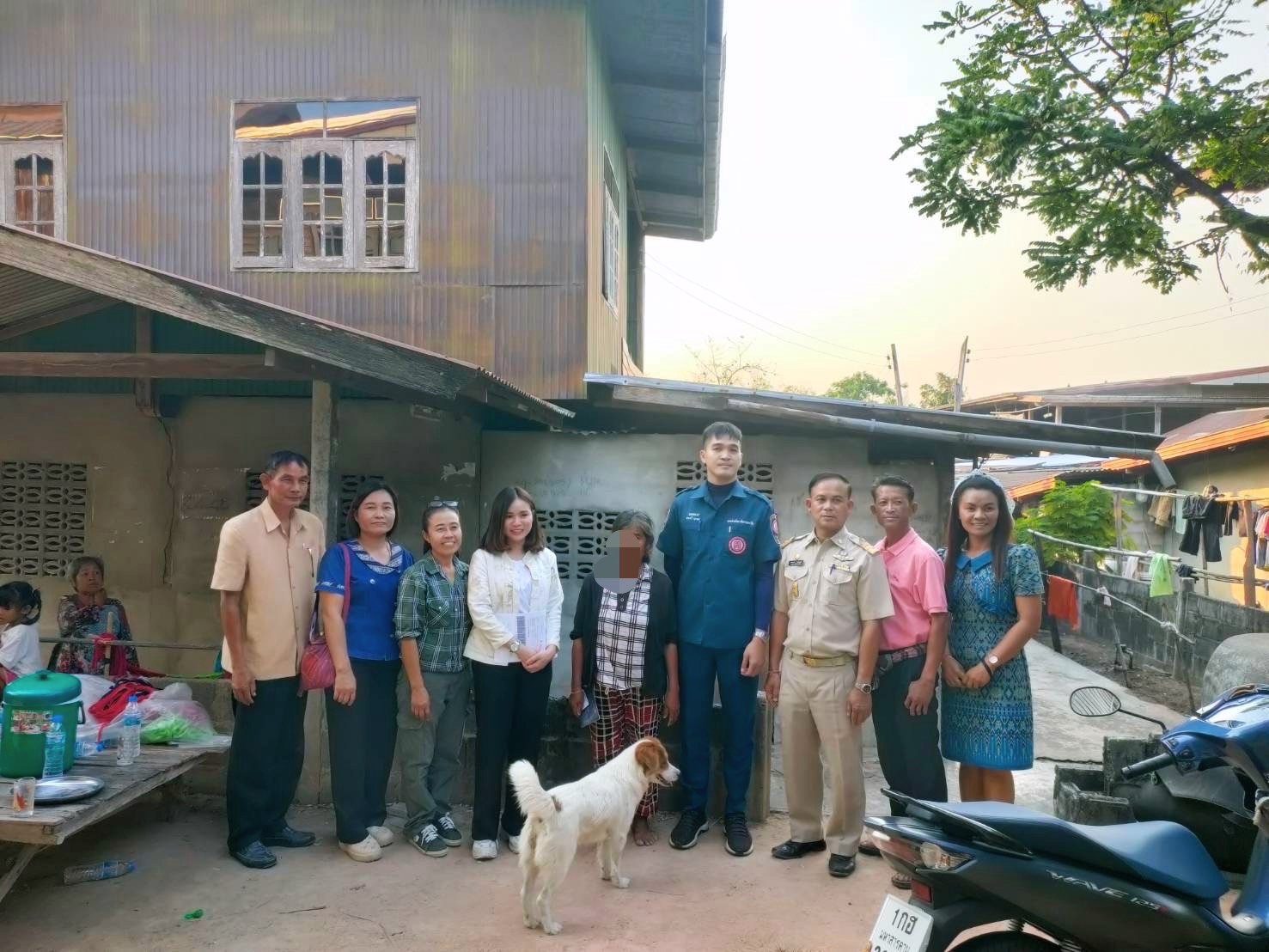 🤝กรมการพัฒนาชุมชน ร่วมกับ มูลนิธิป่อเต็กตึ้ง ลงพื้นที่จัดเก็บข้อมูลครัวเรือนยากจนเป้าหมายสนับสนุนวัสดุอุปกรณ์ประกอบอาชีพ จังหวัดมหาสารคาม 🤝