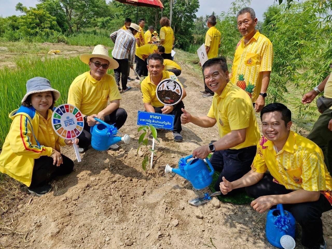 พช.ชลบุรี จัดกิจกรรม “เอามื้อสามัคคี ทำความดีถวายเป็นพระราชกุศล” เนื่องในโอกาสวันฉัตรมงคล วันที่ 4 พฤษภาคม 2567