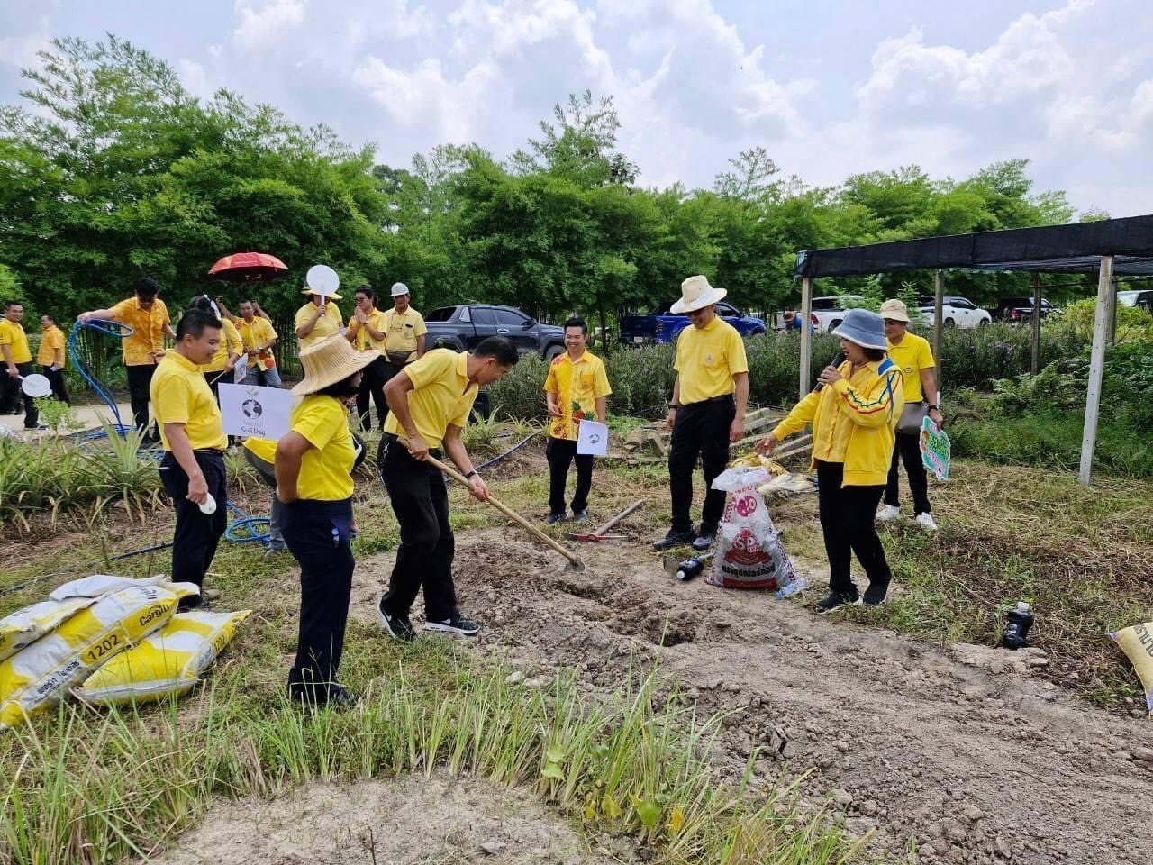 พช.ชลบุรี จัดกิจกรรม “เอามื้อสามัคคี ทำความดีถวายเป็นพระราชกุศล” เนื่องในโอกาสวันฉัตรมงคล วันที่ 4 พฤษภาคม 2567