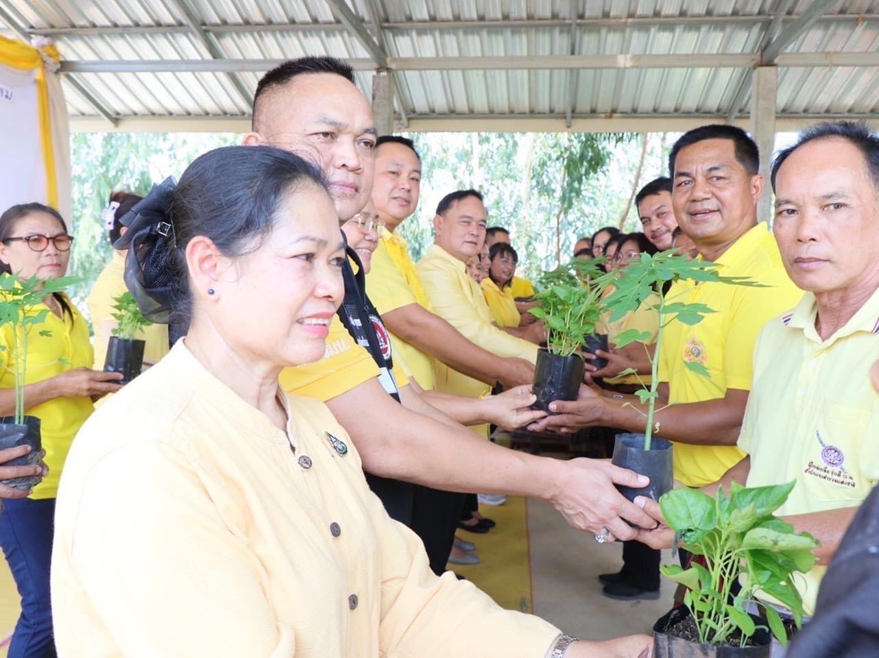 พช.ร้อยเอ็ด จัดกิจกรรม “เอามื้อสามัคคี  ทำความดี ถวายเป็นพระราชกุศล” เนื่องในโอกาสวันฉัตรมงคล วันที่ ๔ พฤษภาคม ๒๕๖๗