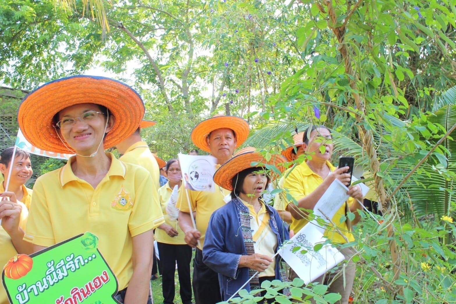 พช.จันทบุรี จัดกิจกรรมขยายผลการพัฒนาพื้นที่ต้นแบบการพัฒนาคุณภาพชีวิตตามหลักทฤษฎีใหม่ ประยุกต์สู่ “โคก หนอง นา” เฉลิมพระเกียรติพระบาทสมเด็จพระเจ้าอยู่หัว ณ อำเภอขลุง