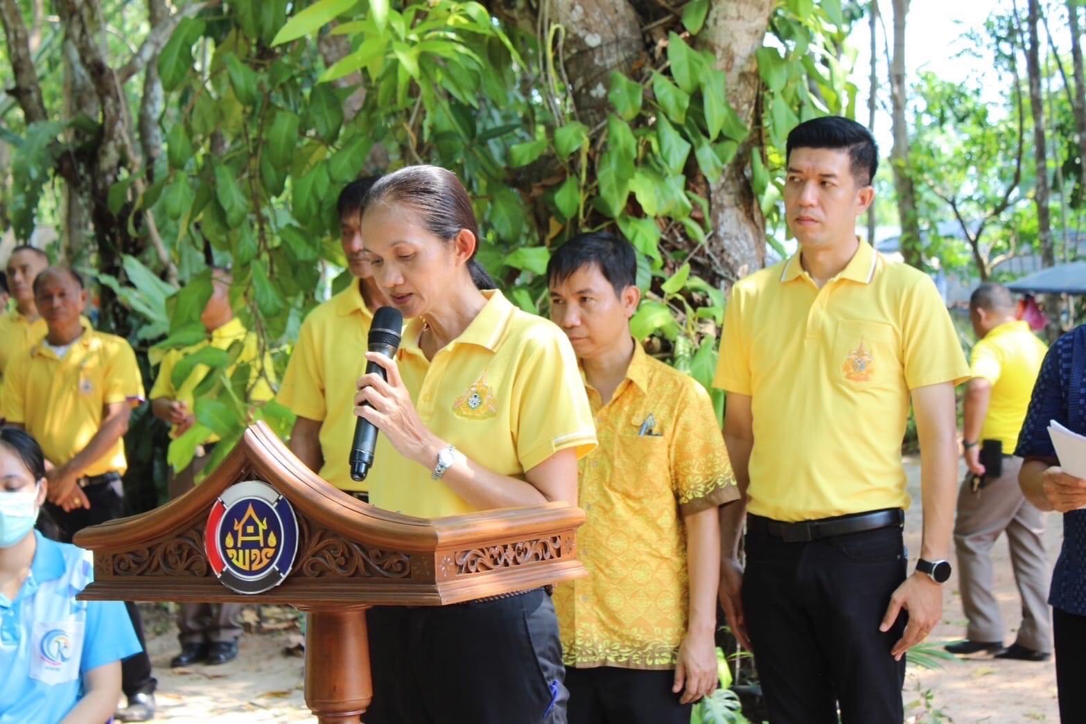 พช.จันทบุรี จัดกิจกรรมขยายผลการพัฒนาพื้นที่ต้นแบบการพัฒนาคุณภาพชีวิตตามหลักทฤษฎีใหม่ ประยุกต์สู่ “โคก หนอง นา” เฉลิมพระเกียรติพระบาทสมเด็จพระเจ้าอยู่หัว ณ อำเภอขลุง