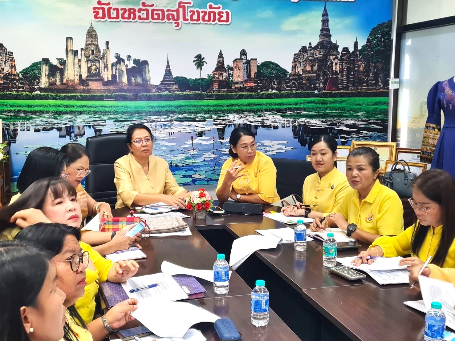 สำนักเสริมสร้างความเข้มแข็งชุมชนลงพื้นที่ติดตามสนับสนุนการดำเนินงานศูนย์เรียนรู้การพัฒนาคุณภาพชีวิตตามหลักทฤษฎีใหม่ ประยุกต์สู่ “โคก หนอง นา” จังหวัดสุโขทัย