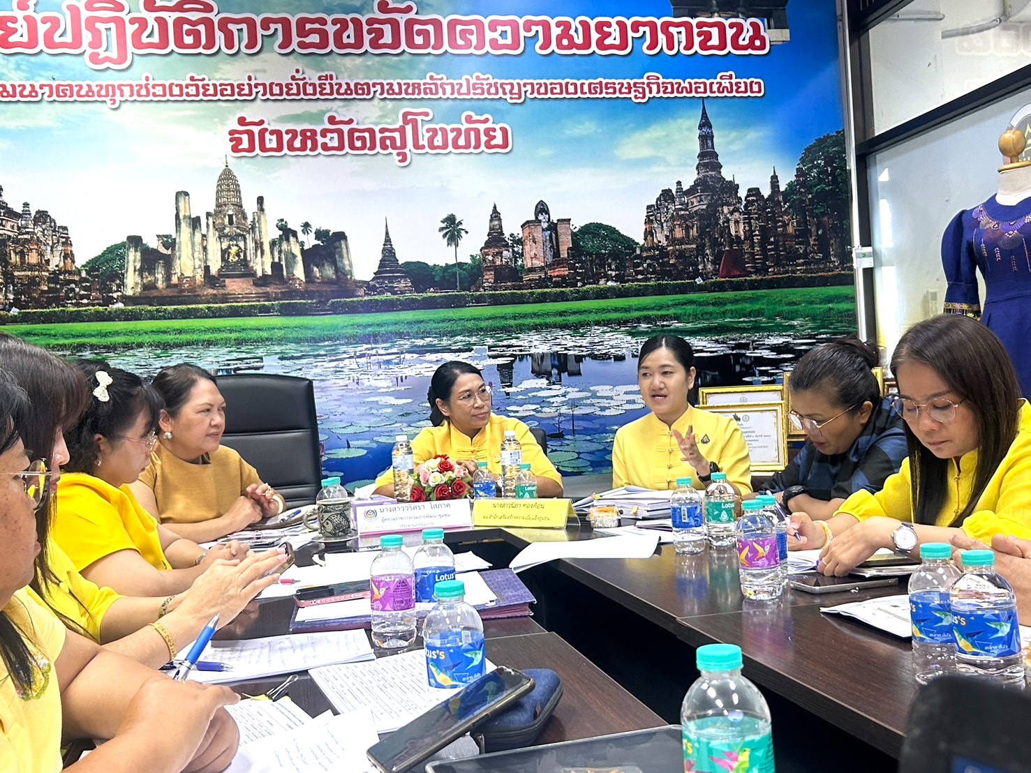 สำนักเสริมสร้างความเข้มแข็งชุมชนลงพื้นที่ติดตามสนับสนุนการดำเนินงานศูนย์เรียนรู้การพัฒนาคุณภาพชีวิตตามหลักทฤษฎีใหม่ ประยุกต์สู่ “โคก หนอง นา” จังหวัดสุโขทัย