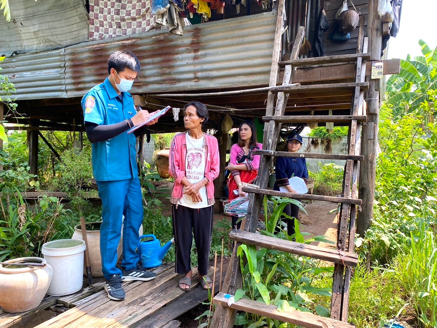 กรมการพัฒนาชุมชน ร่วมกับ มูลนิธิป่อเต็กตึ้ง ลงพื้นที่จัดเก็บข้อมูลครัวเรือนยากจนเป้าหมายสนับสนุนวัสดุอุปกรณ์ประกอบอาชีพ จังหวัดนครพนม