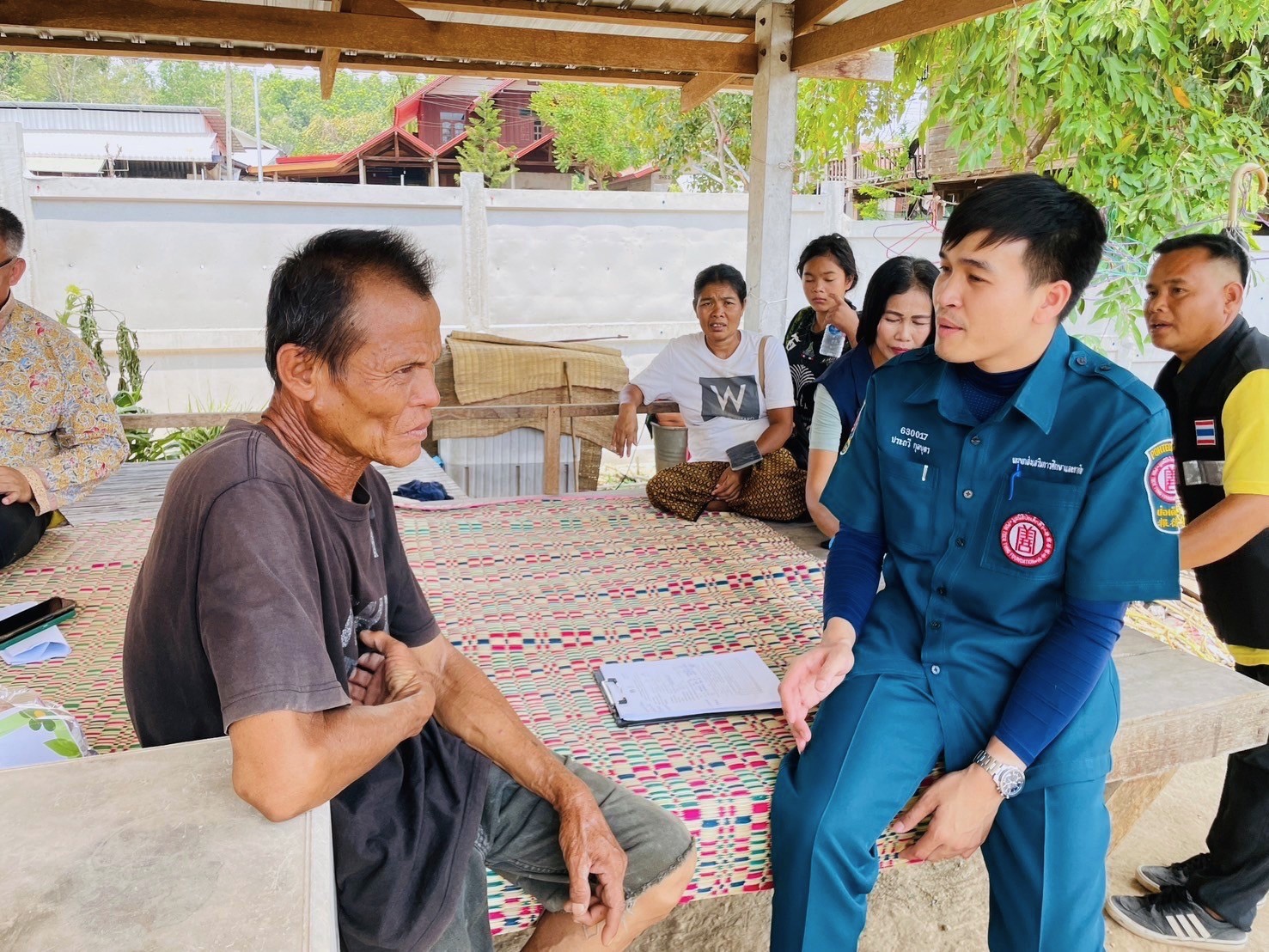 กรมการพัฒนาชุมชน ร่วมกับ มูลนิธิป่อเต็กตึ้ง ลงพื้นที่จัดเก็บข้อมูลครัวเรือนยากจนเป้าหมายสนับสนุนวัสดุอุปกรณ์ประกอบอาชีพ จังหวัดมุกดาหาร