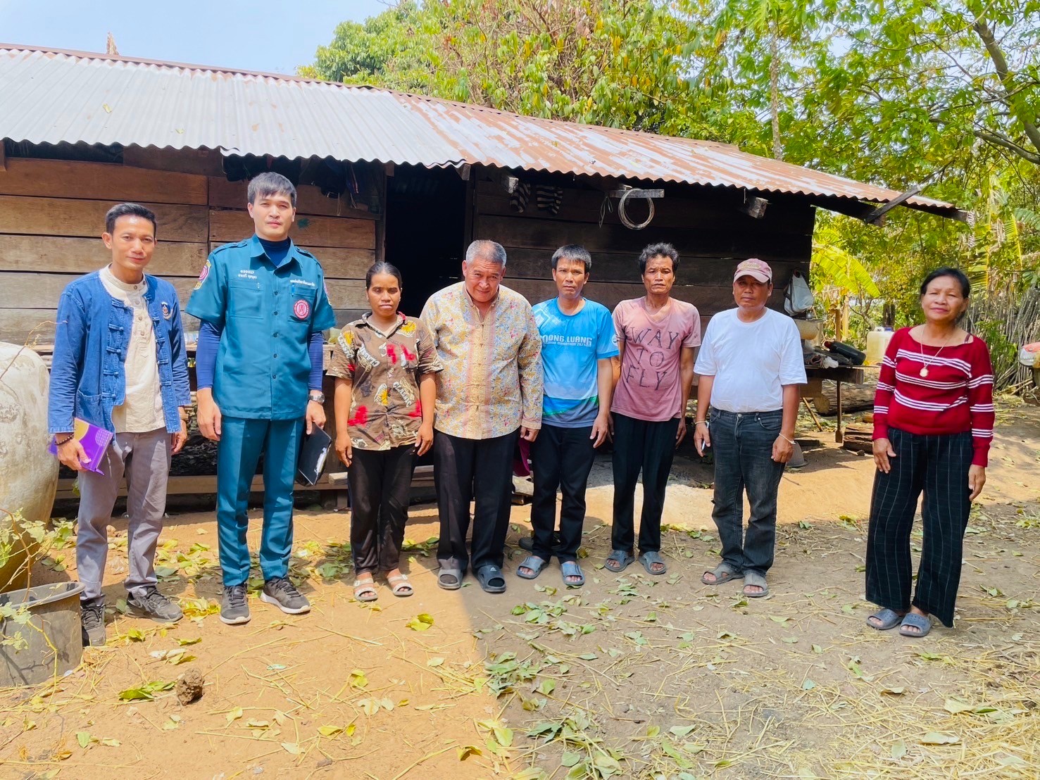 กรมการพัฒนาชุมชน ร่วมกับ มูลนิธิป่อเต็กตึ้ง ลงพื้นที่จัดเก็บข้อมูลครัวเรือนยากจนเป้าหมายสนับสนุนวัสดุอุปกรณ์ประกอบอาชีพ จังหวัดมุกดาหาร