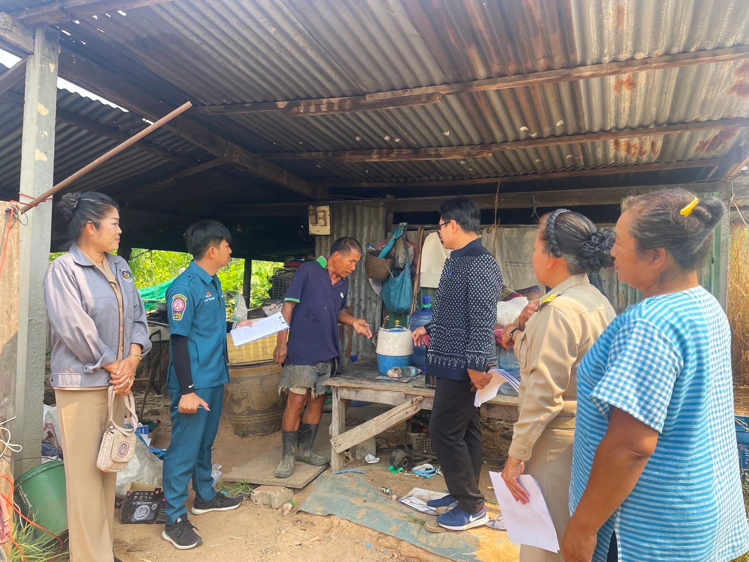 กรมการพัฒนาชุมชน ร่วมกับ มูลนิธิป่อเต็กตึ้ง ลงพื้นที่จัดเก็บข้อมูลครัวเรือนยากจนเป้าหมายสนับสนุนวัสดุอุปกรณ์ประกอบอาชีพ จังหวัดมุกดาหาร