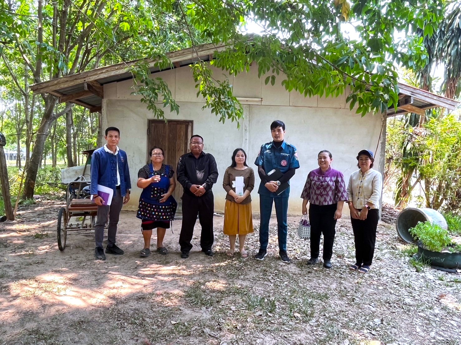 กรมการพัฒนาชุมชน ร่วมกับ มูลนิธิป่อเต็กตึ้ง ลงพื้นที่จัดเก็บข้อมูลครัวเรือนยากจนเป้าหมายสนับสนุนวัสดุอุปกรณ์ประกอบอาชีพ จังหวัดมุกดาหาร