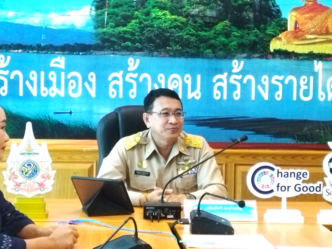 กรมการพัฒนาชุมชน ร่วมกับ มูลนิธิป่อเต็กตึ้ง ลงพื้นที่จัดเก็บข้อมูลครัวเรือนยากจนเป้าหมายสนับสนุนวัสดุอุปกรณ์ประกอบอาชีพ จังหวัดบึงกาฬ