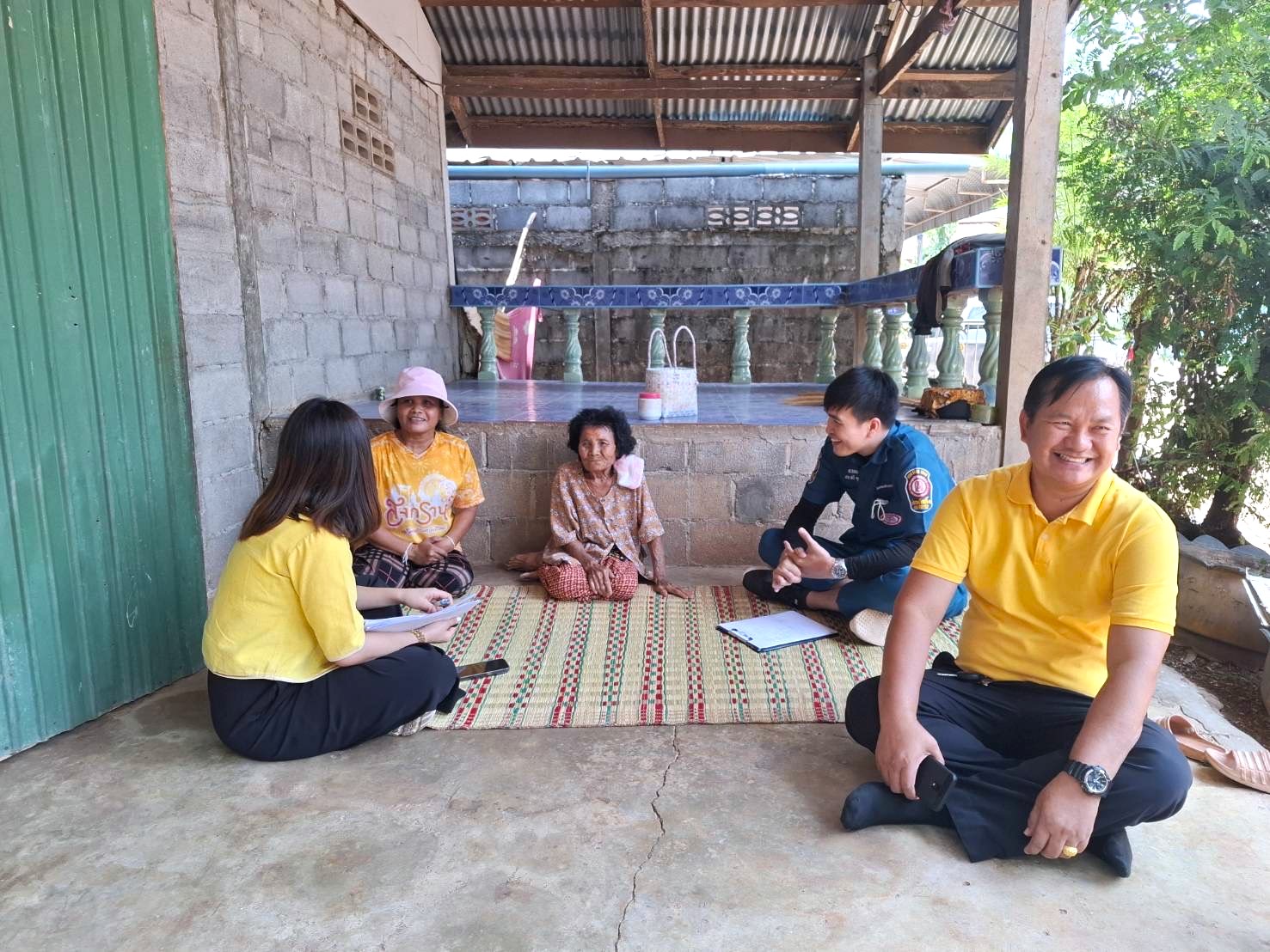 กรมการพัฒนาชุมชน ร่วมกับ มูลนิธิป่อเต็กตึ้ง ลงพื้นที่จัดเก็บข้อมูลครัวเรือนยากจนเป้าหมายสนับสนุนวัสดุอุปกรณ์ประกอบอาชีพ จังหวัดนครพนม