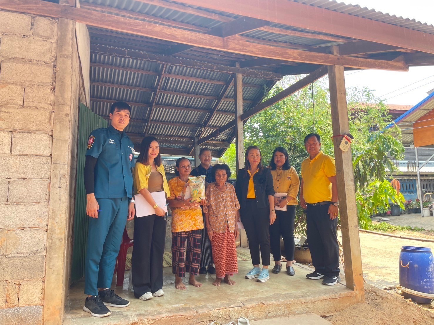 กรมการพัฒนาชุมชน ร่วมกับ มูลนิธิป่อเต็กตึ้ง ลงพื้นที่จัดเก็บข้อมูลครัวเรือนยากจนเป้าหมายสนับสนุนวัสดุอุปกรณ์ประกอบอาชีพ จังหวัดนครพนม