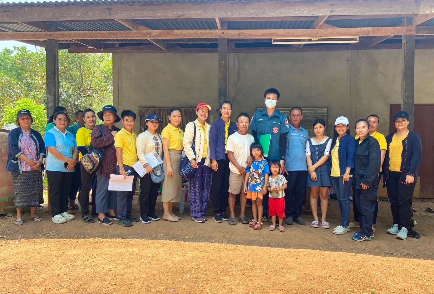 กรมการพัฒนาชุมชน ร่วมกับ มูลนิธิป่อเต็กตึ้ง ลงพื้นที่จัดเก็บข้อมูลครัวเรือนยากจนเป้าหมายสนับสนุนวัสดุอุปกรณ์ประกอบอาชีพ จังหวัดนครพนม