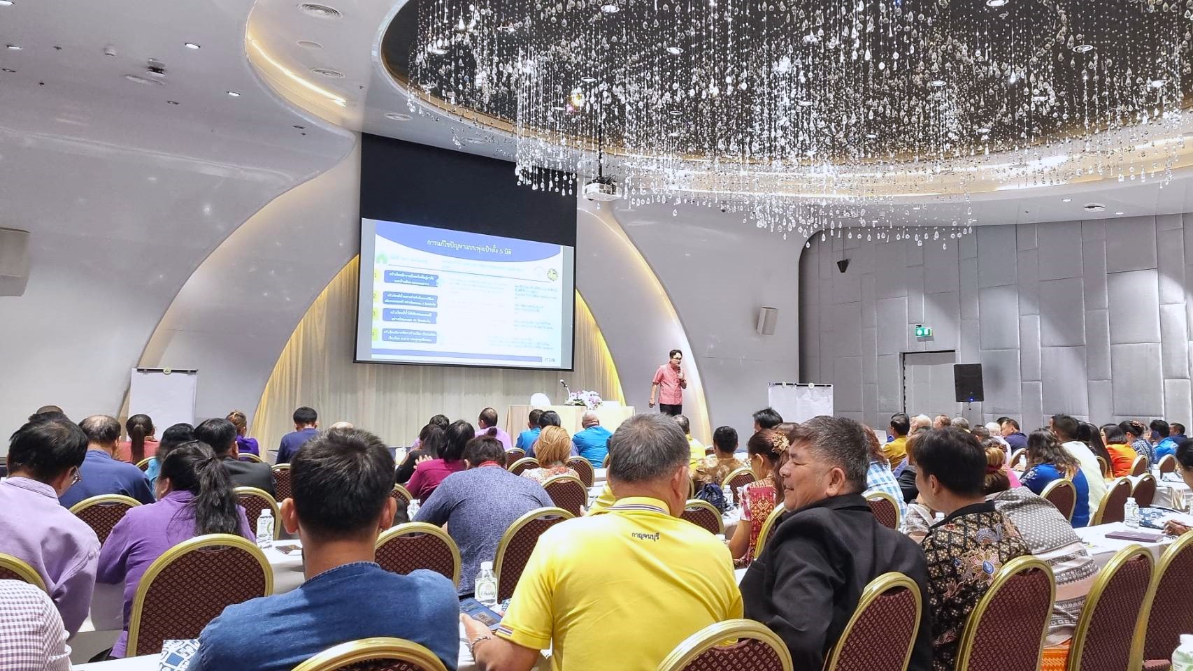 การประชุมเชิงปฏิบัติการเสริมสร้างศักยภาพคณะกรรมการชมรมผู้นําอาสาพัฒนาชุมชน