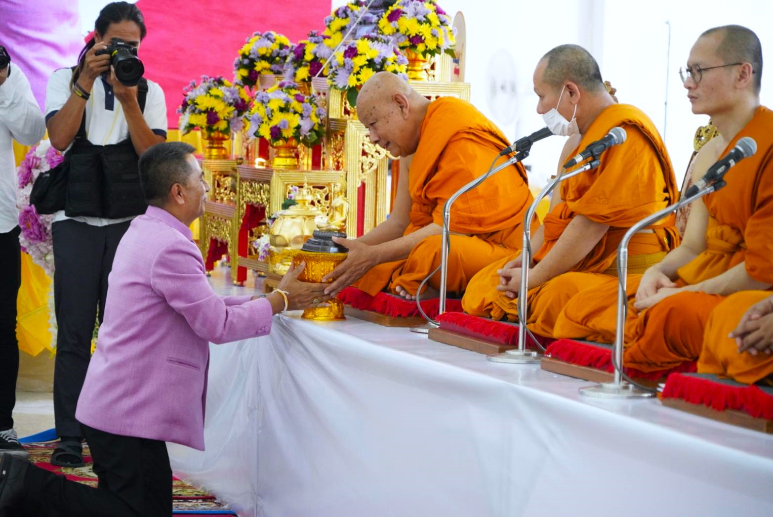 พช. ร่วมพิธีเจริญพระพุทธมนต์ เจริญจิตภาวนา ถวายพระพรชัยมงคล แด่สมเด็จพระนางเจ้า ฯ พระบรมราชินี