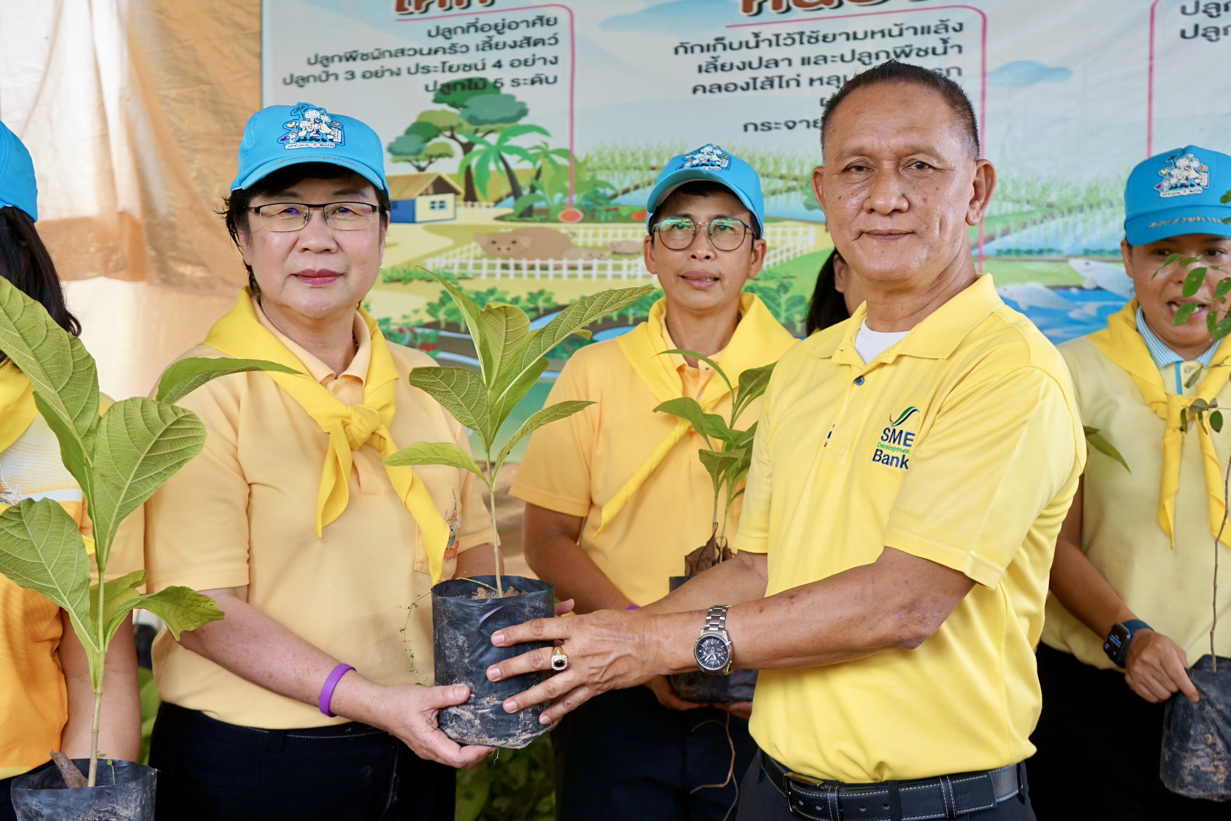 หัวหน้าผู้ตรวจราชการกรม เป็นประธานโครงการขยายผลการพัฒนาพื้นที่ต้นแบบการพัฒนาคุณภาพชีวิตตามหลักทฤษฎีใหม่ ประยุกต์สู่ “โคก หนอง นา“ เฉลิมพระเกียรติ พระบาทสมเด็จพระเจ้าอยู่หัว กิจกรรม ”เอามื้อสามัคคี ทำความดี ถวายเป็นพระราชกุศล“ ณ จังหวัดเพชรบุรี