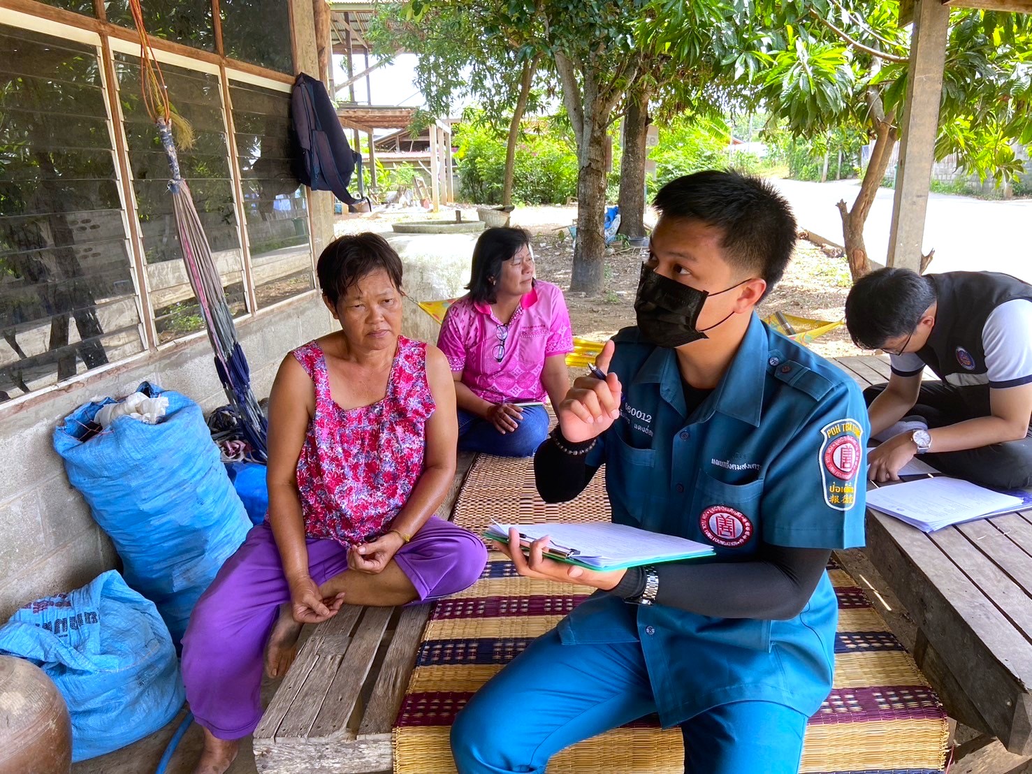กรมการพัฒนาชุมชน ร่วมกับ มูลนิธิป่อเต็กตึ้ง ลงพื้นที่จัดเก็บข้อมูลครัวเรือนยากจนเป้าหมายสนับสนุนวัสดุอุปกรณ์ประกอบอาชีพ จังหวัดเลย
